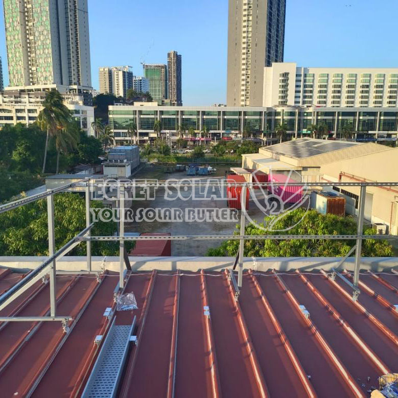 Rail Pengaman Solar ing Rooftop Safety